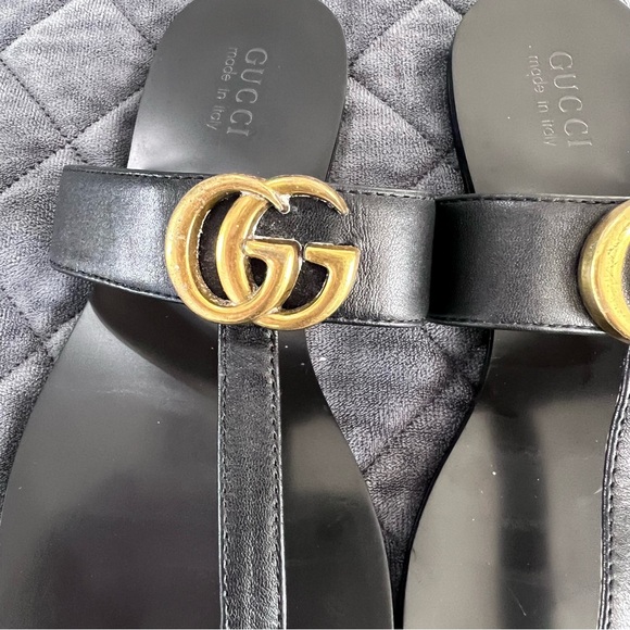 Gucci Sandals Women Size 42 or 12 GG Black Gold Leather Thong Shoe Flat T strap - Picture 4 of 13